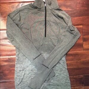 Women's Gray Long Sleeve Top